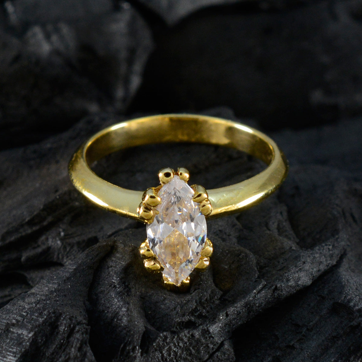 Riyo Uitstekende zilveren ring met geelgouden witte CZ-steen Marquise vorm Prong Setting Ring
