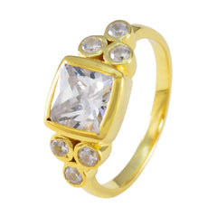 Riyo Jewelry Silberring mit Gelbgoldbeschichtung, weißer CZ-Stein, quadratische Lünettenfassung, Designer-Ring