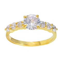 Anillo de plata riyo prime con anillo con engaste de punta de forma redonda de piedra cz blanca chapado en oro amarillo