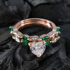 Riyo Charmanter Silberring mit Rosévergoldung, Smaragd-CZ-Stein, herzförmige Krappenfassung, handgefertigter Schmuck, Verlobungsring