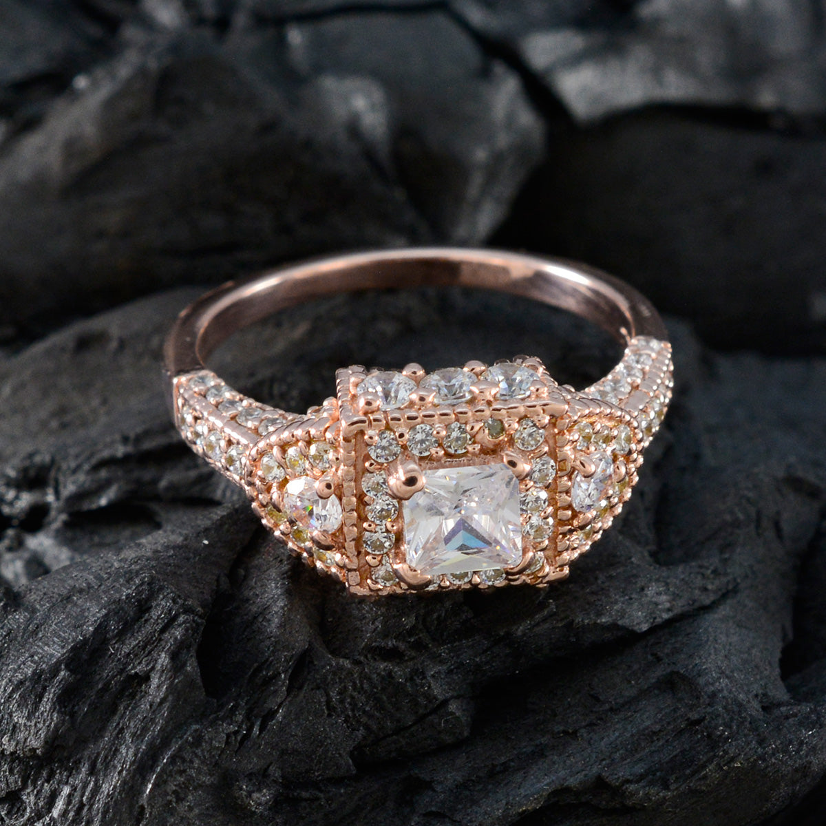 Riyo aantrekkelijke zilveren ring met roségouden plating witte CZ-steen vierkante vorm Prong Setting stijlvolle sieraden Valentijnsdagring
