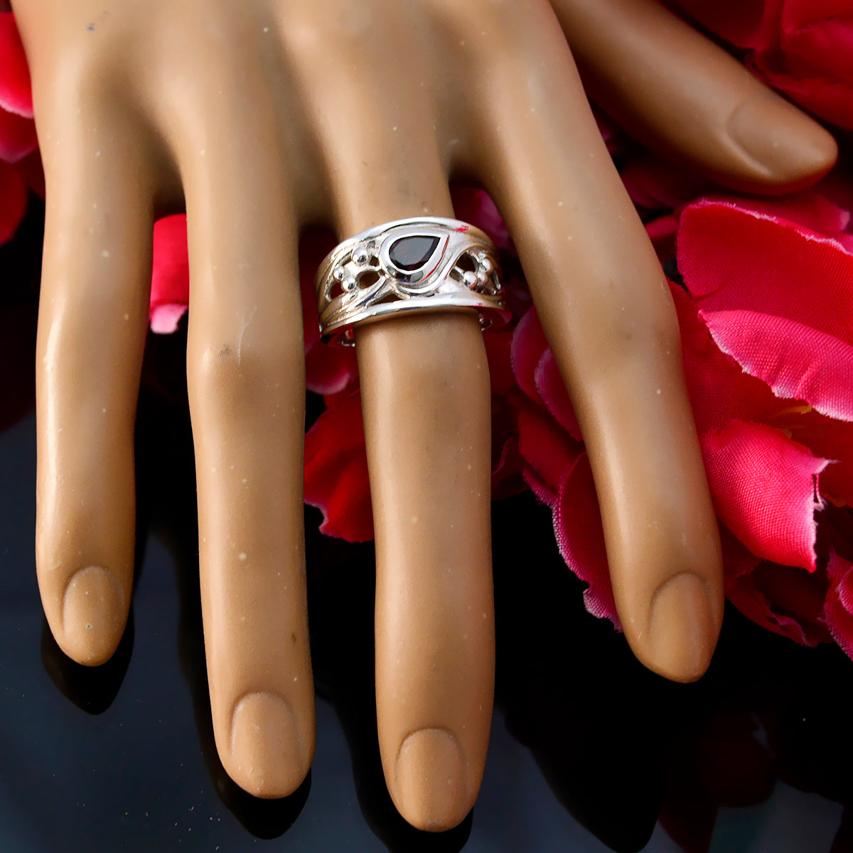Riyo Attractive Gemstone Garnet Solid Silver Rings Girlfriend Gift