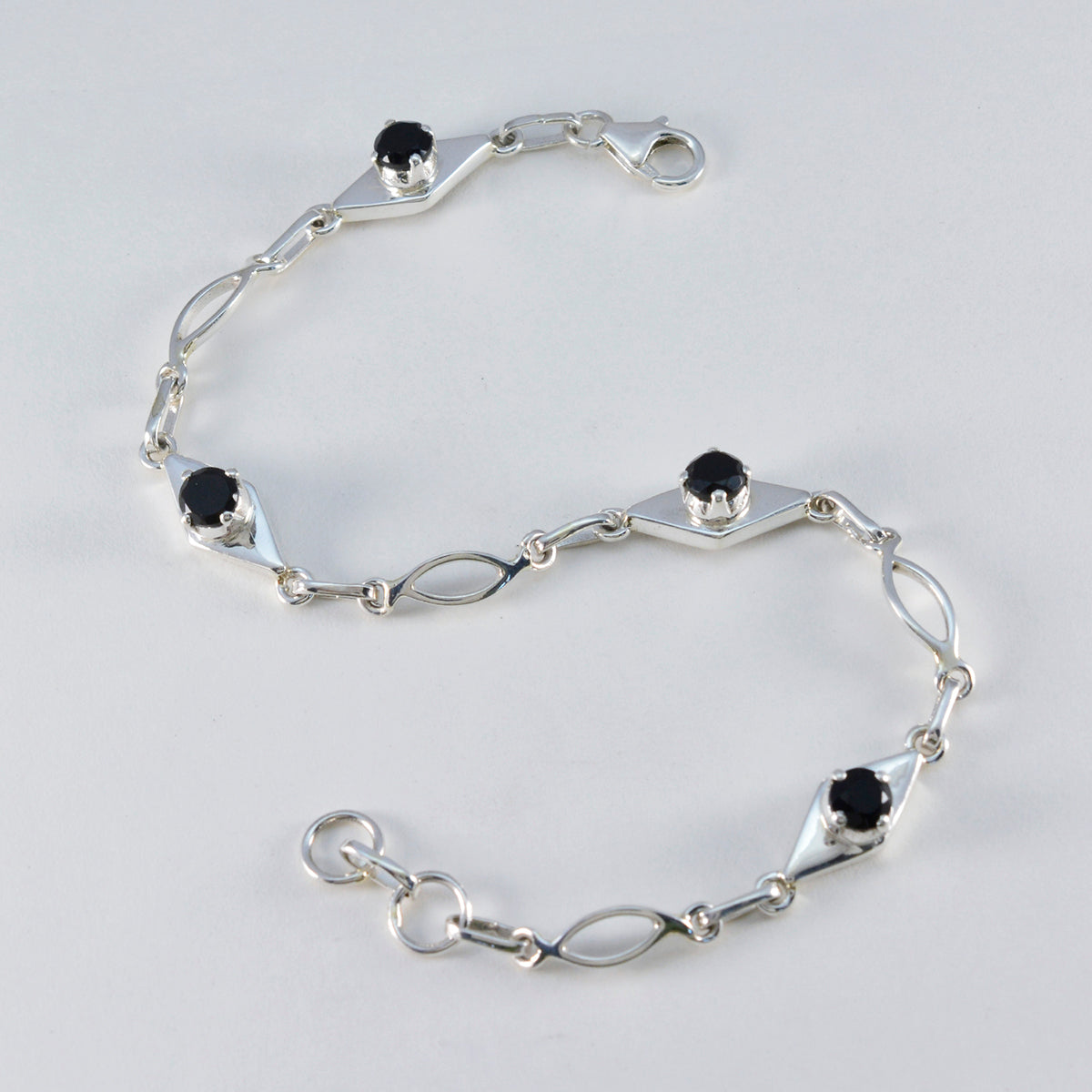 Riyo Antik-Armband aus 925er-Sterlingsilber für Damen, schwarzes Onyx-Armband, Krappenfassung, Armband mit Fischhaken-Gliederarmband, Größe L: 15,2–21,6 cm.