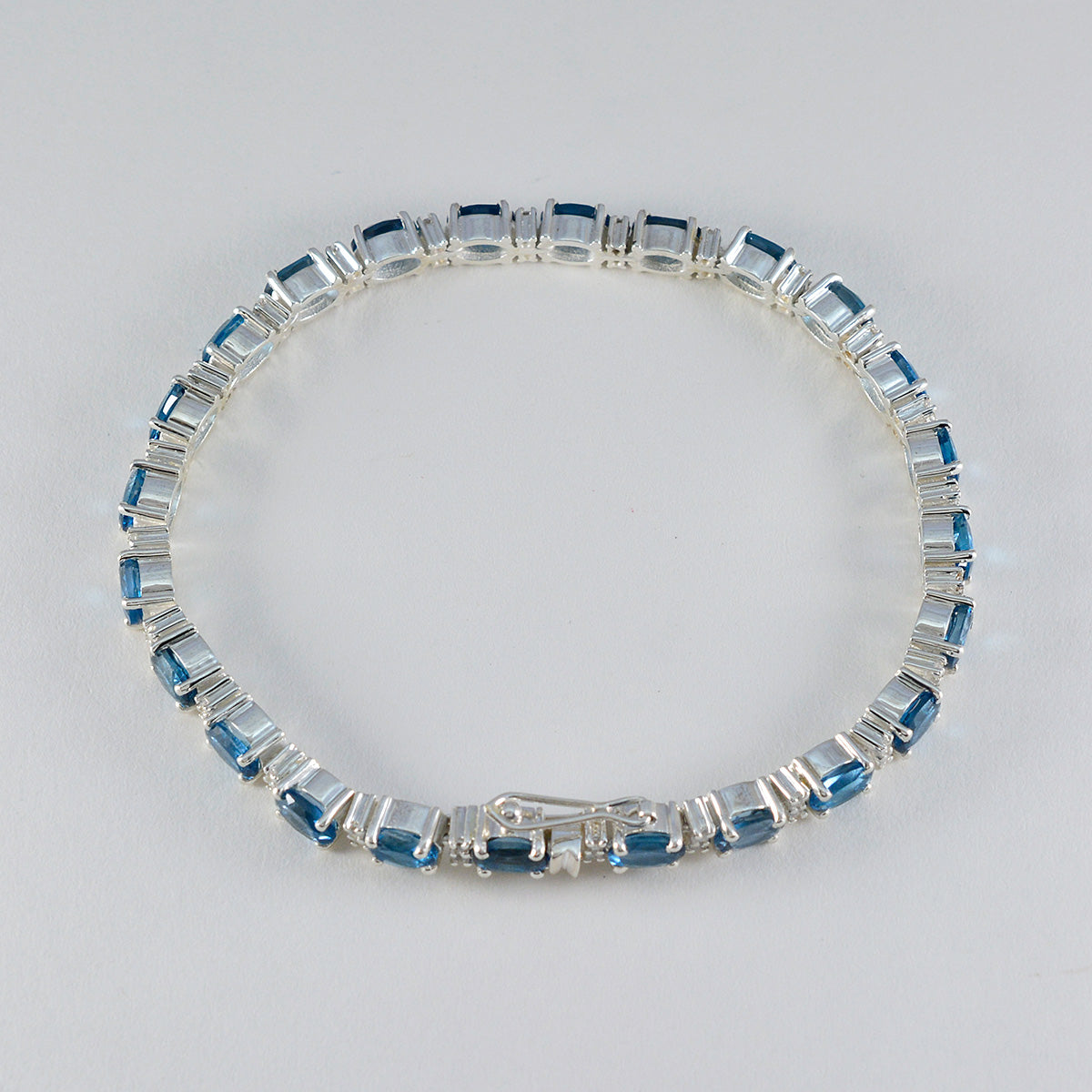 Riyo Attraktives 925er-Sterlingsilber-Armband für Damen, blaues Topas-Armband, Krappenfassung-Armband mit Box, mit Zungen-Tennis-Armband, Größe L, 15,2–21,6 cm.