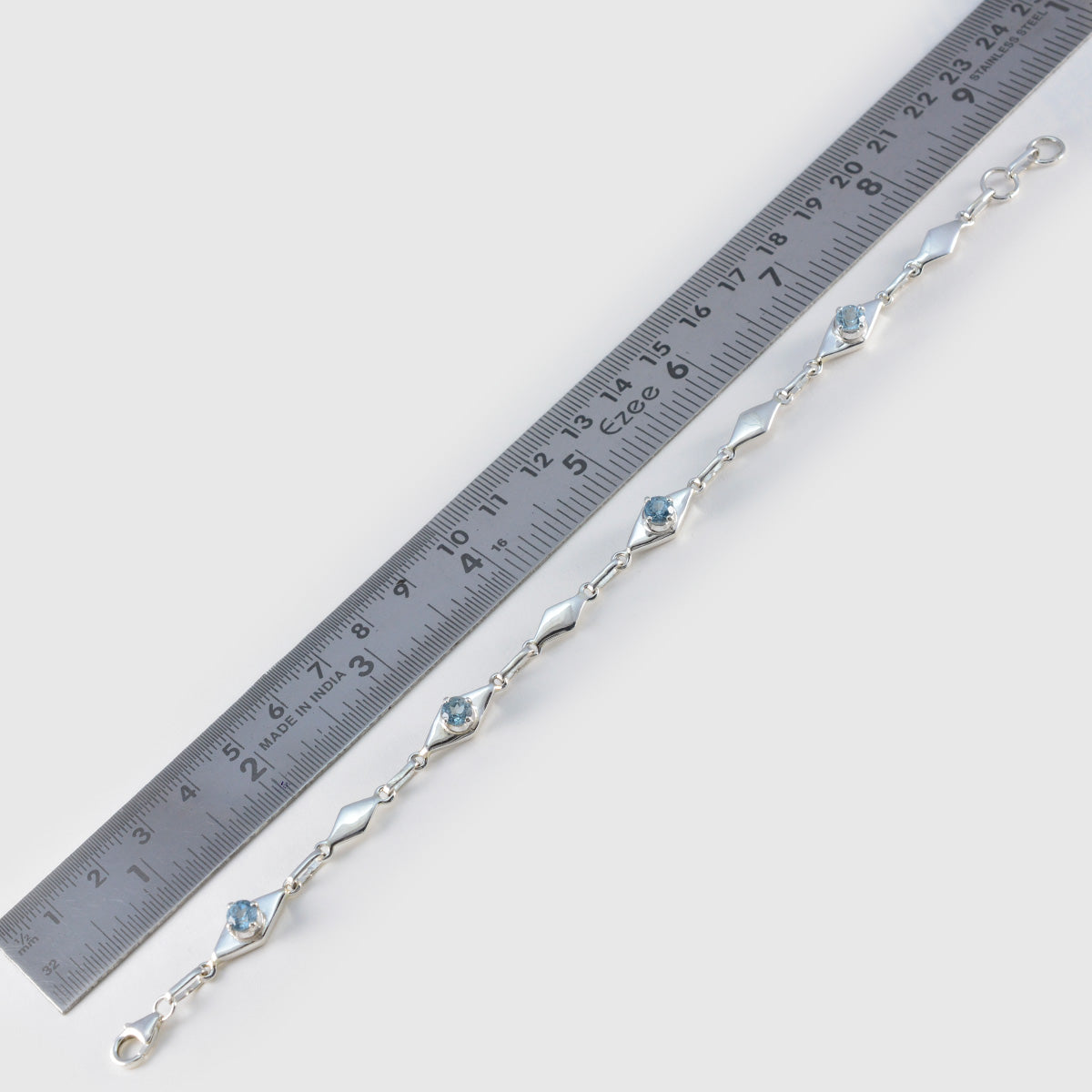 Riyo Pulsera de plata de ley 925 a gran escala para niñas Pulsera de topacio azul con eslabones de lengüeta Tamaño L 6-8,5 pulgadas.