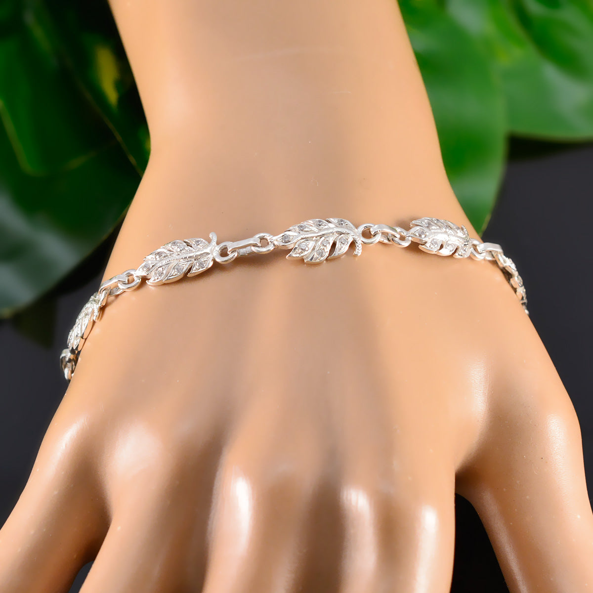riyo attraktiva 925 sterling silver armband för flicka vit cz armband bezel inställning armband armband armband l storlek 6-8,5 tum.