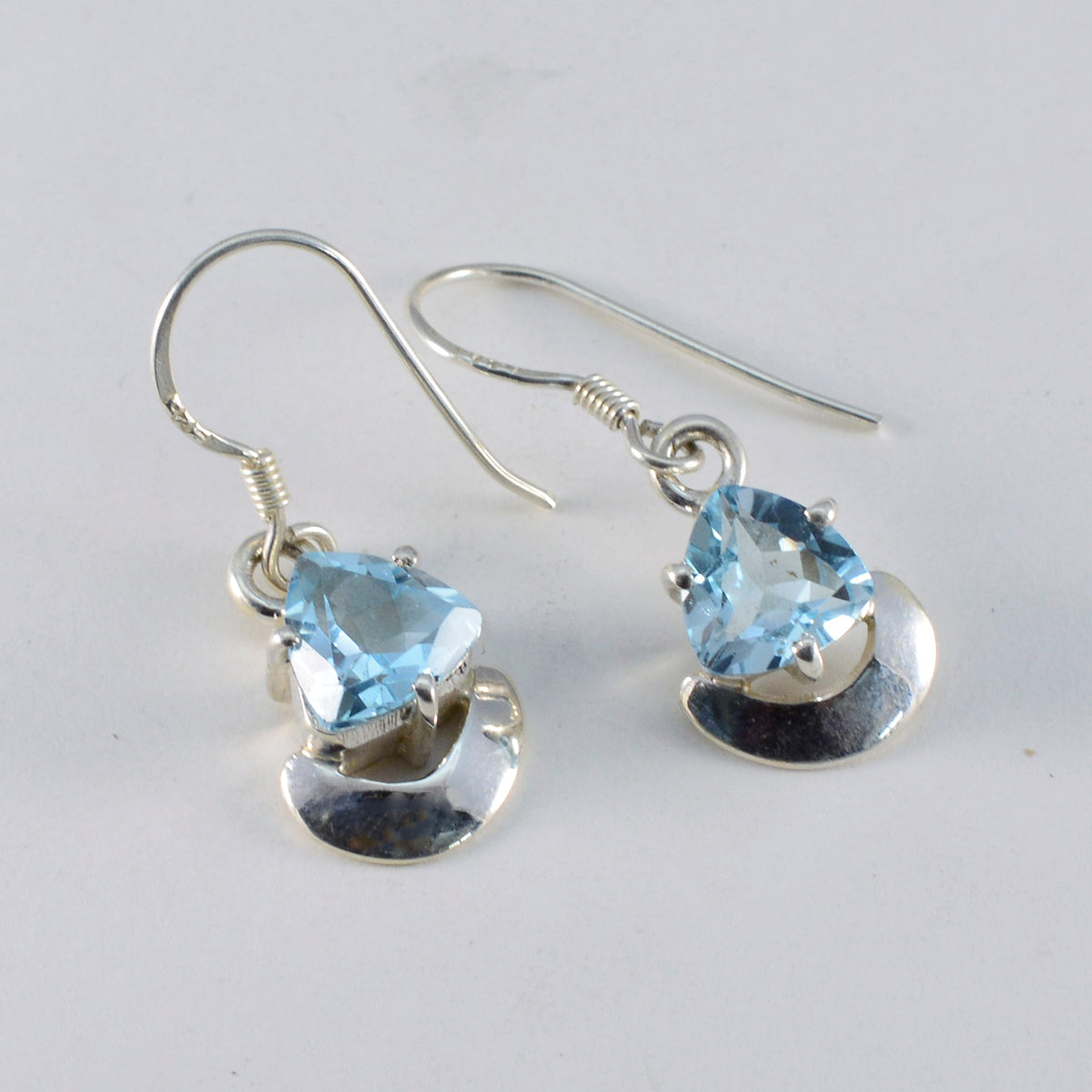 Riyo Exquisiter 925er Sterlingsilber-Ohrring für Demoiselle, blauer Topas-Ohrring, Lünettenfassung, blauer Ohrring, baumelnder Ohrring