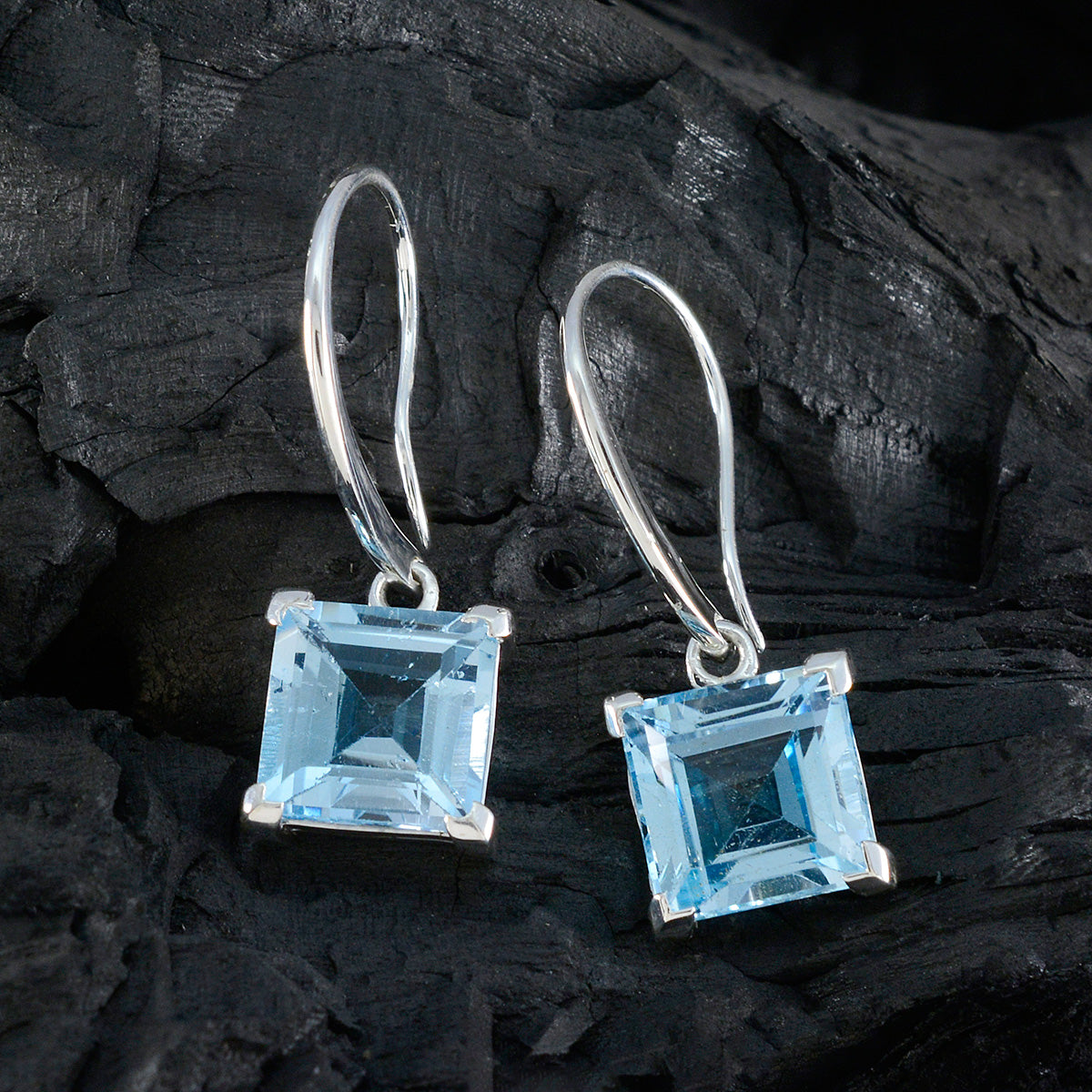 Riyo Beauteous 925 Sterling Silber Ohrring für Damen, blauer Topas-Ohrring, Lünettenfassung, blauer Ohrring, baumelnder Ohrring