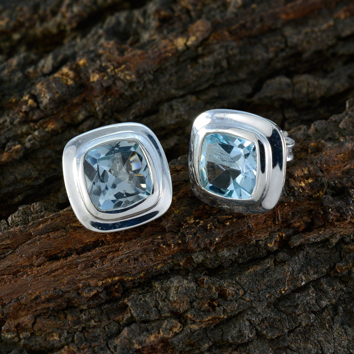 Riyo verführerischer 925er-Sterlingsilber-Ohrring für Damen, blauer Topas-Ohrring, Lünettenfassung, blauer Ohrring-Bolzen-Ohrring