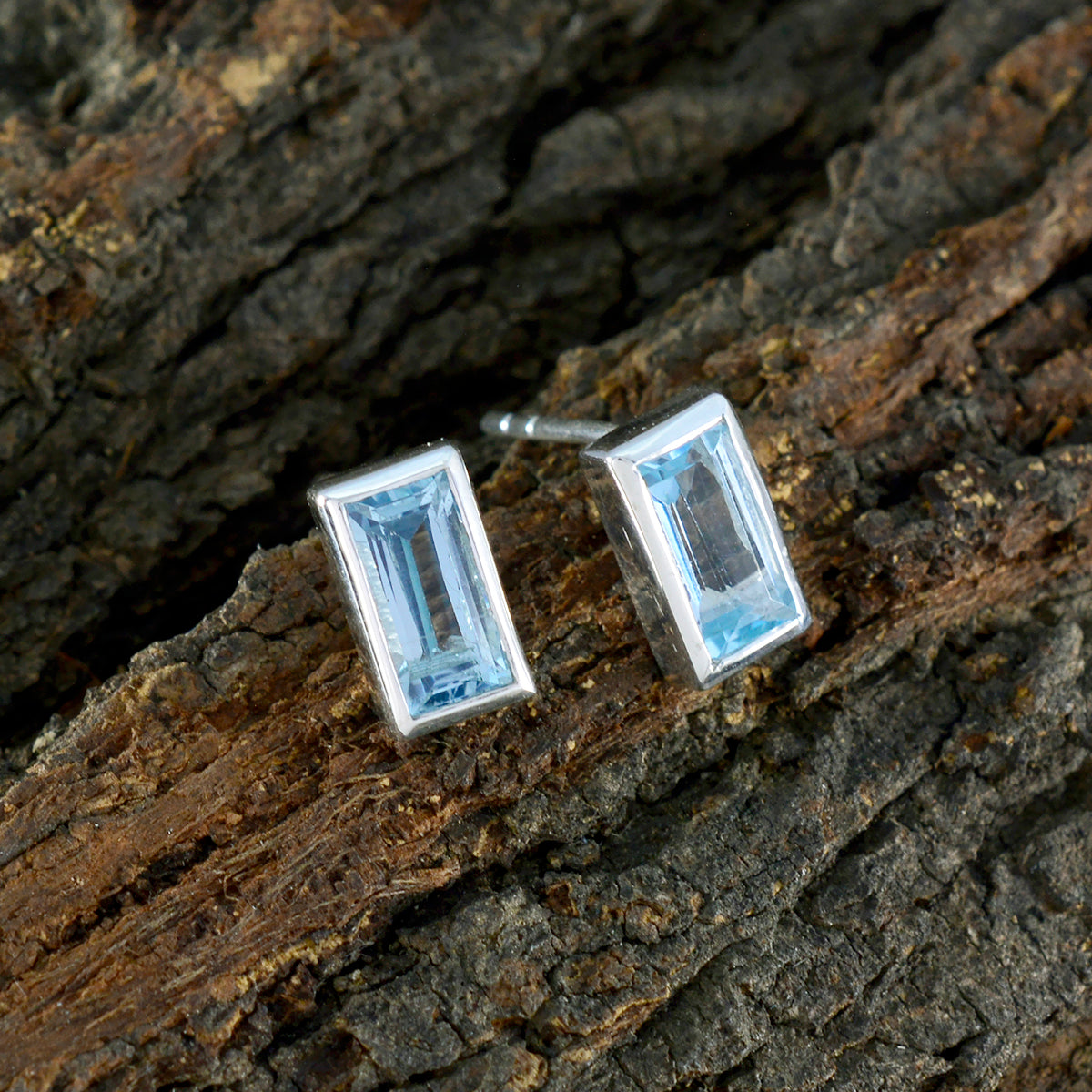Riyo Gut aussehender Ohrring aus 925er-Sterlingsilber für Mädchen, blauer Topas-Ohrring, Lünettenfassung, blauer Ohrring-Ohrstecker