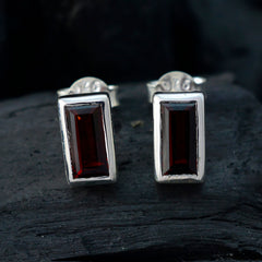 Riyo Pleasing 925 Sterling Silber Ohrring für Schwester Granat Ohrring Lünette Fassung Roter Ohrring Ohrstecker