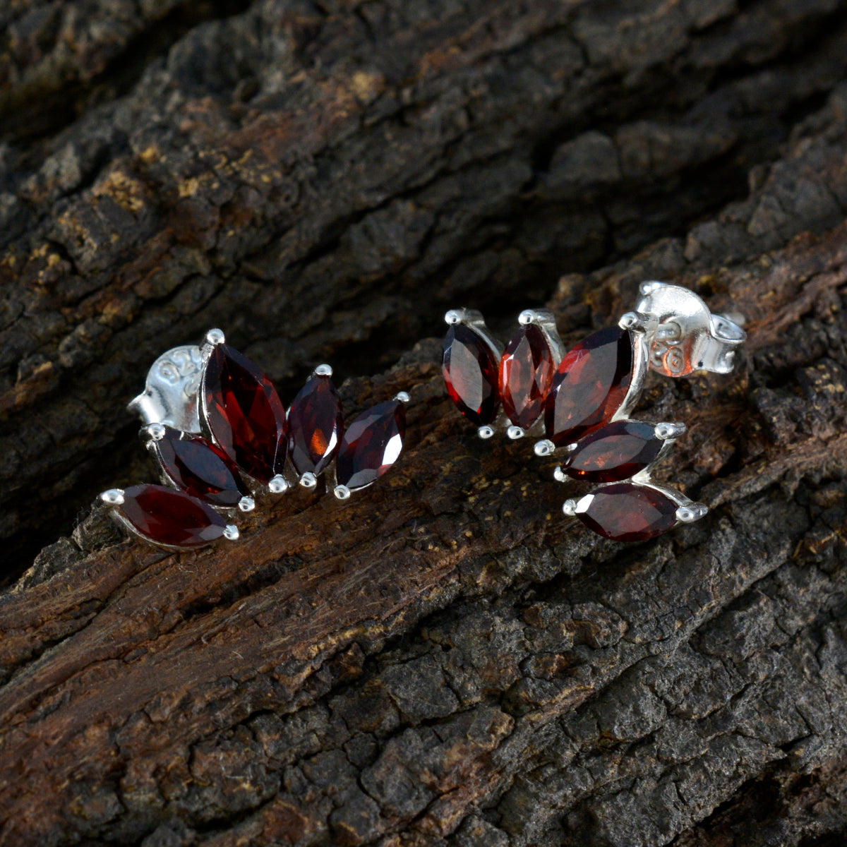 Riyo Irresistible Sterling Silber Ohrring für Demoiselle Granat Ohrring Lünette Fassung Roter Ohrring Ohrstecker
