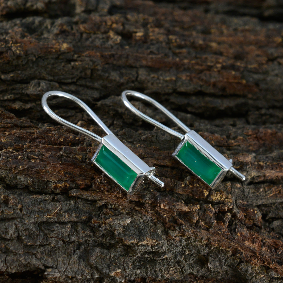 Riyo Beaut Sterling Silber Ohrring für Damen, grüner Onyx-Ohrring, Lünettenfassung, grüner Ohrring, baumelnder Ohrring