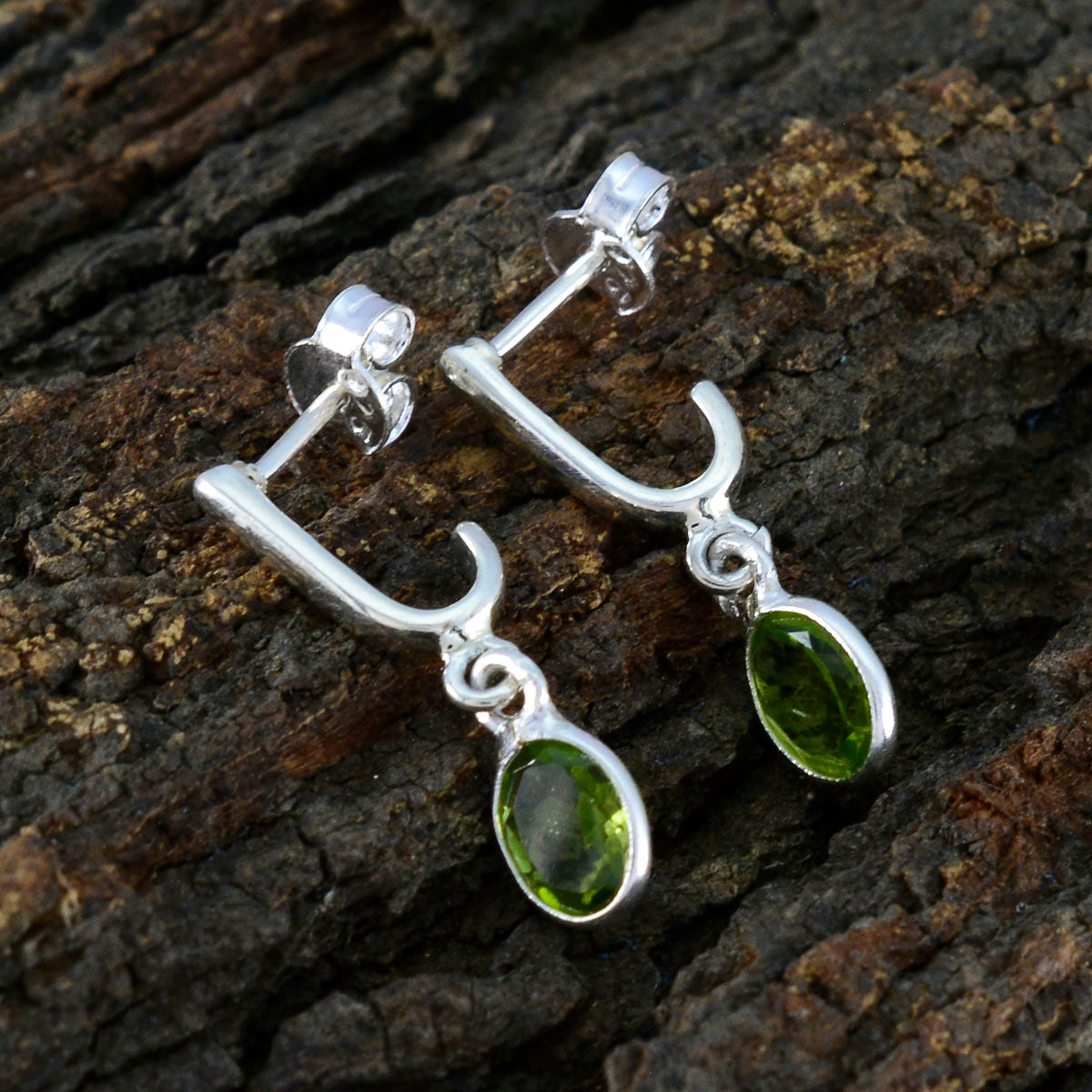 orecchino estetico in argento sterling riyo per femme orecchino con peridoto con castone orecchino verde orecchino a perno