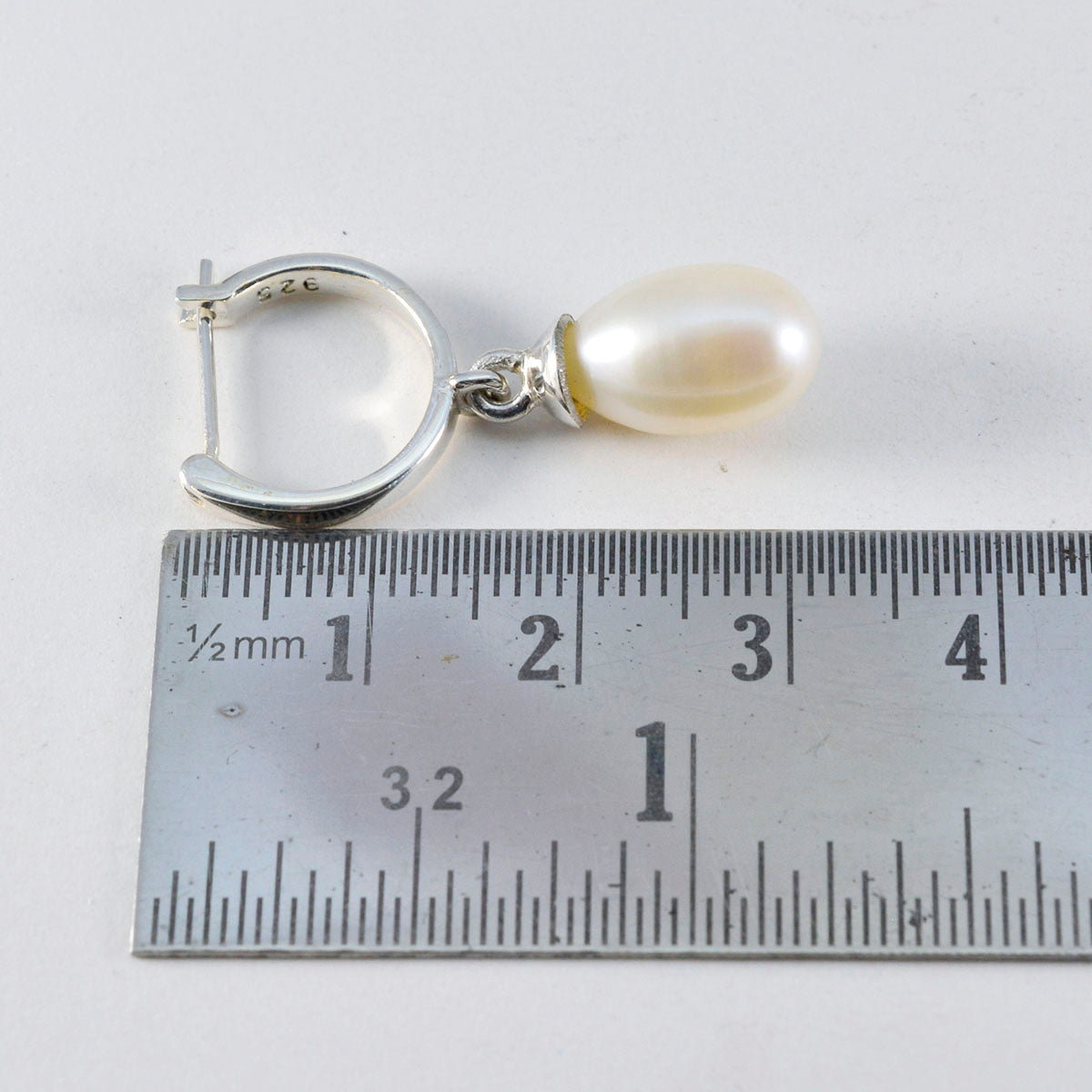 Riyo Bonny 925 Sterling Silber Ohrring für Damen, Perlenohrring, Lünettenfassung, weißer Ohrring, baumelnder Ohrring