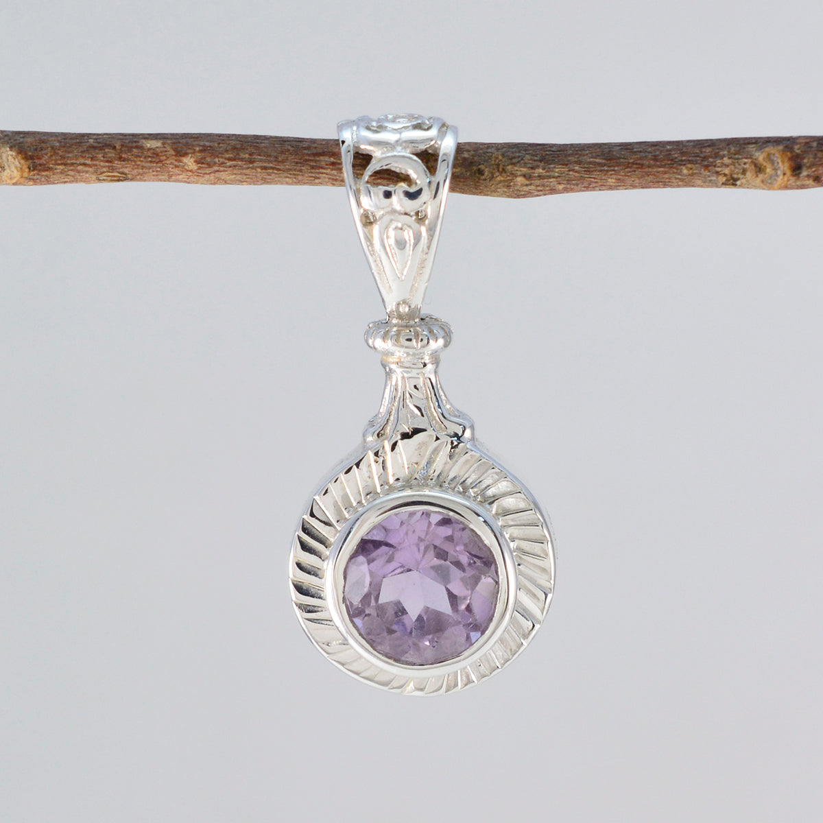 Riyo Smashing Gems runder facettierter violetter Amethyst-Silberanhänger, Geschenk für Frau