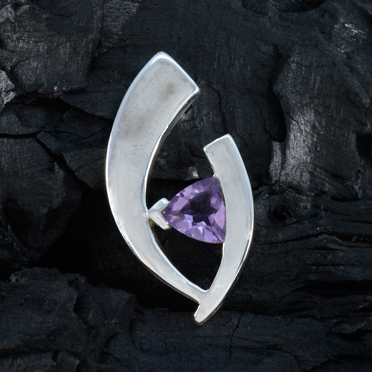 Riyo Irresistible Gems Trillion facettierter lila Amethyst-Anhänger aus massivem Silber, Geschenk für Ostersonntag