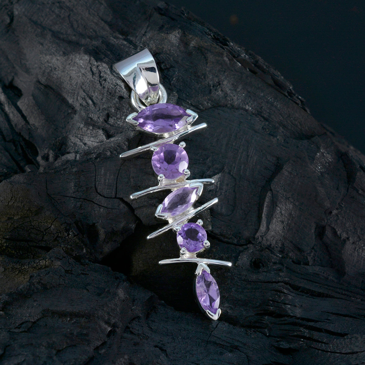 Riyo Beauteous Gems Multi Facettierter Silberanhänger mit violettem Amethyst, Geschenk zum zweiten Weihnachtsfeiertag