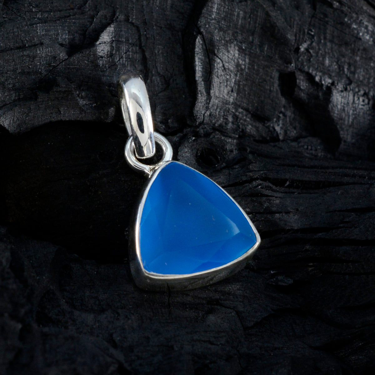Riyo superbe pierre précieuse trillion à facettes bleu calcédoine 1200 pendentif en argent sterling cadeau pour petite amie