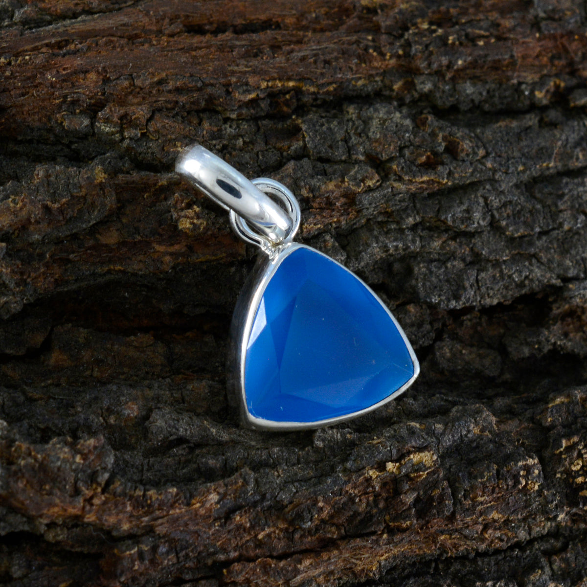 Riyo superbe pierre précieuse trillion à facettes bleu calcédoine 1200 pendentif en argent sterling cadeau pour petite amie
