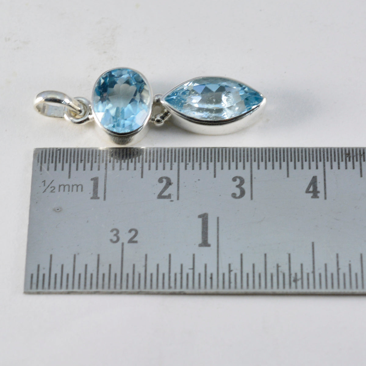 Riyo exquisitas gemas multifacetadas azul topacio azul colgante de plata maciza regalo para el Viernes Santo