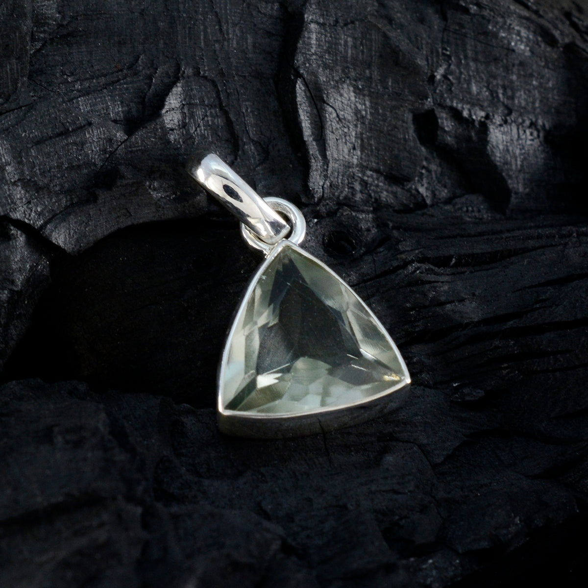 Riyo Glamorous Gems Trillion facettierter grüner grüner Amethyst-Silberanhänger, Geschenk zur Verlobung