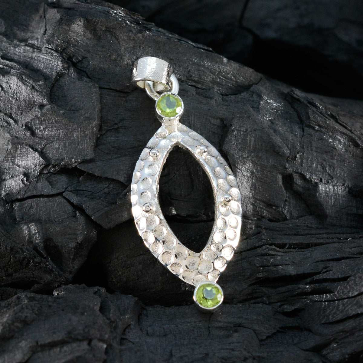 Riyo Alluring Gems runder facettierter grüner Peridot-Silberanhänger, Geschenk für Schwester