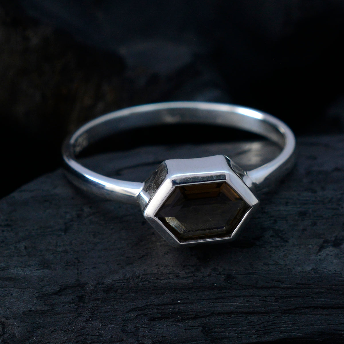 Prächtiger Stein-Rauchquarz-Ring aus massivem Silber in Juweliergeschäften online