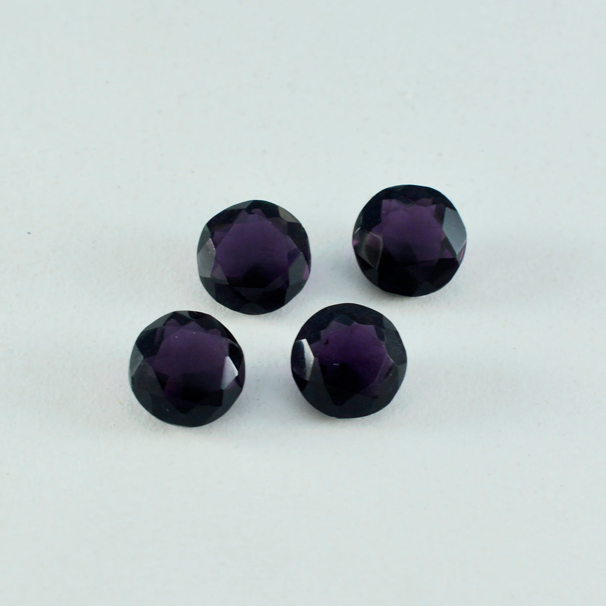 Riyogems 1 Stück violetter Amethyst mit CZ, facettiert, 10 x 10 mm, runde Form, Edelstein von ausgezeichneter Qualität