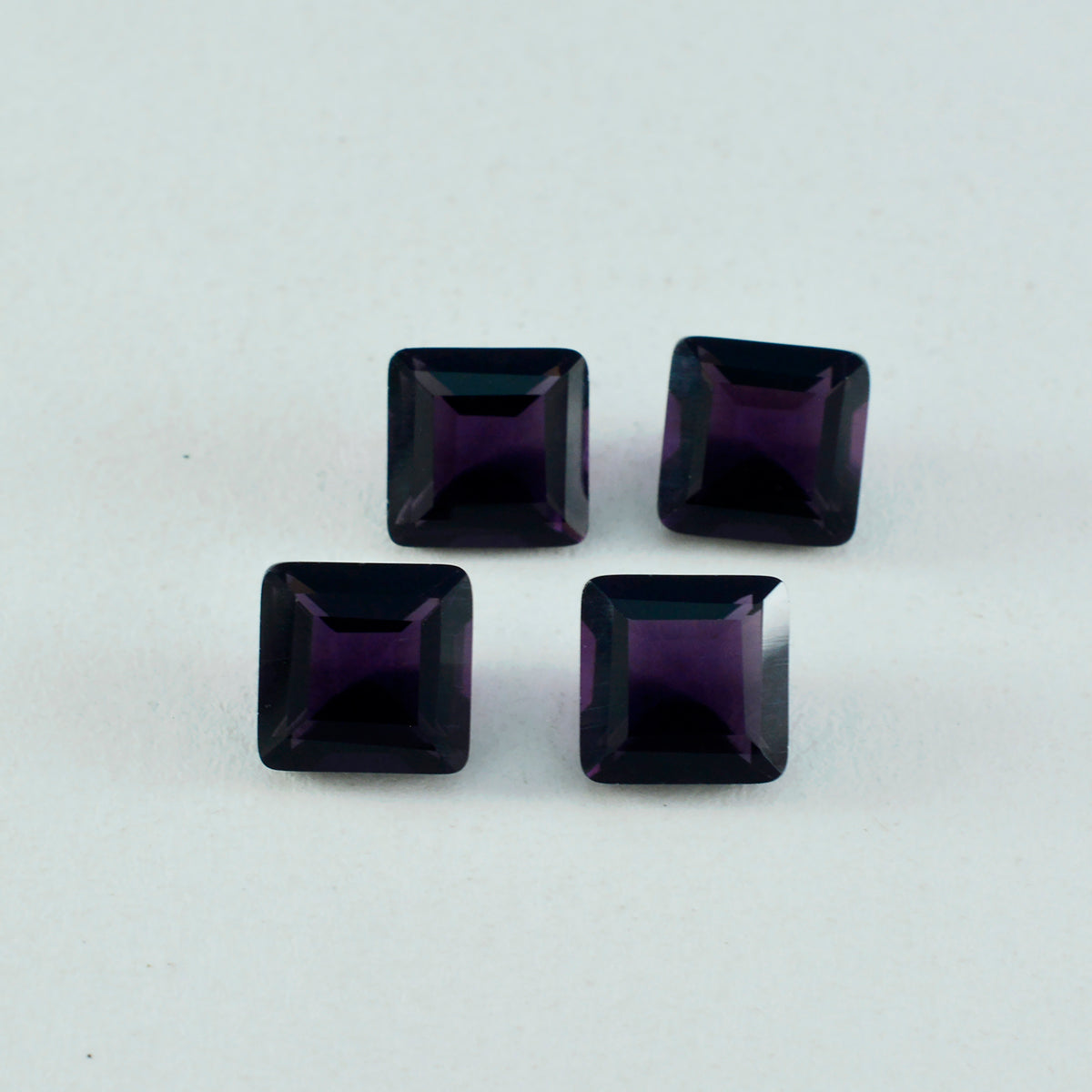 Riyogems 1 Stück violetter Amethyst mit CZ, facettiert, 13 x 13 mm, quadratische Form, Edelstein in AA-Qualität