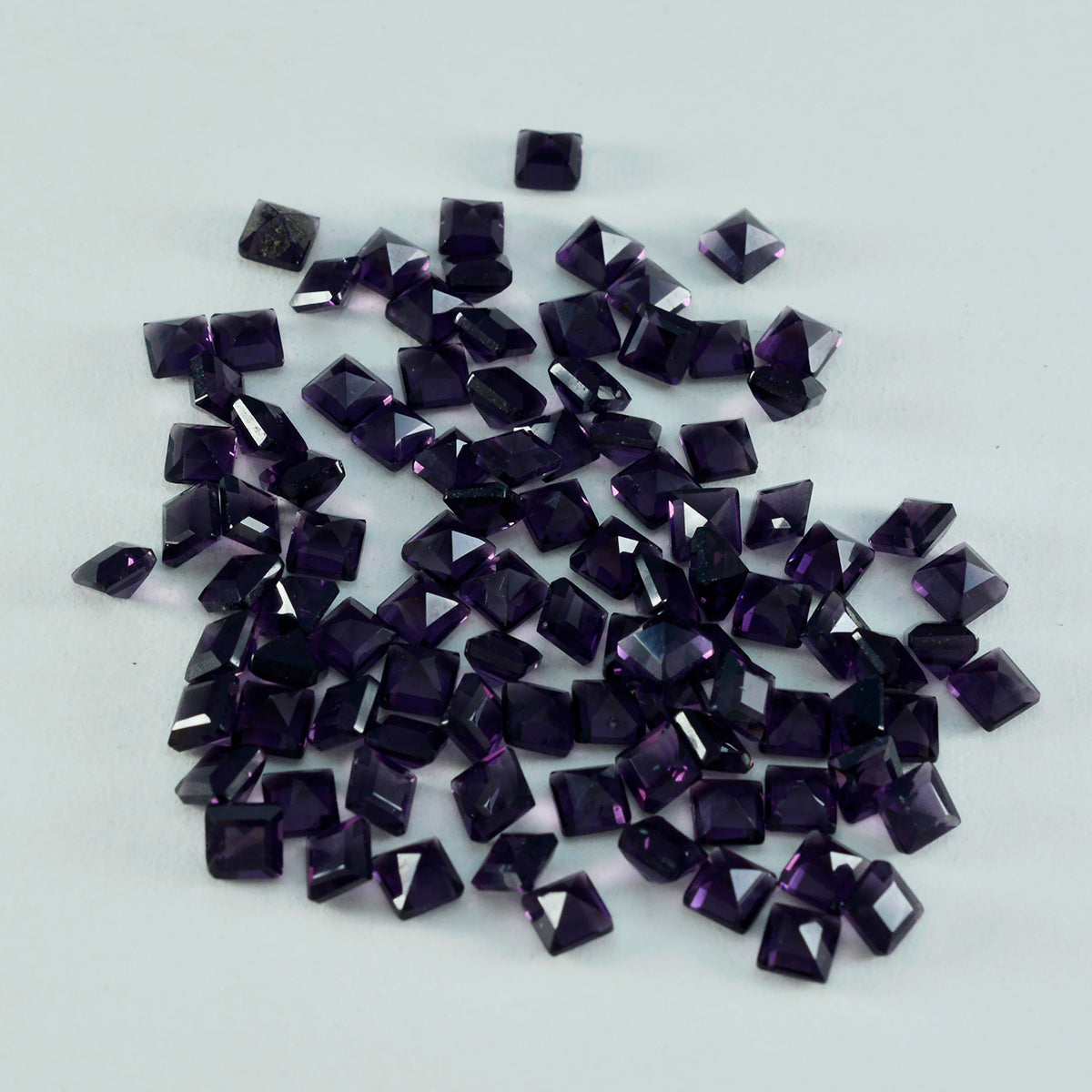 Riyogems 1 Stück violetter Amethyst mit CZ, facettiert, 3 x 3 mm, quadratische Form, fantastischer, hochwertiger loser Stein