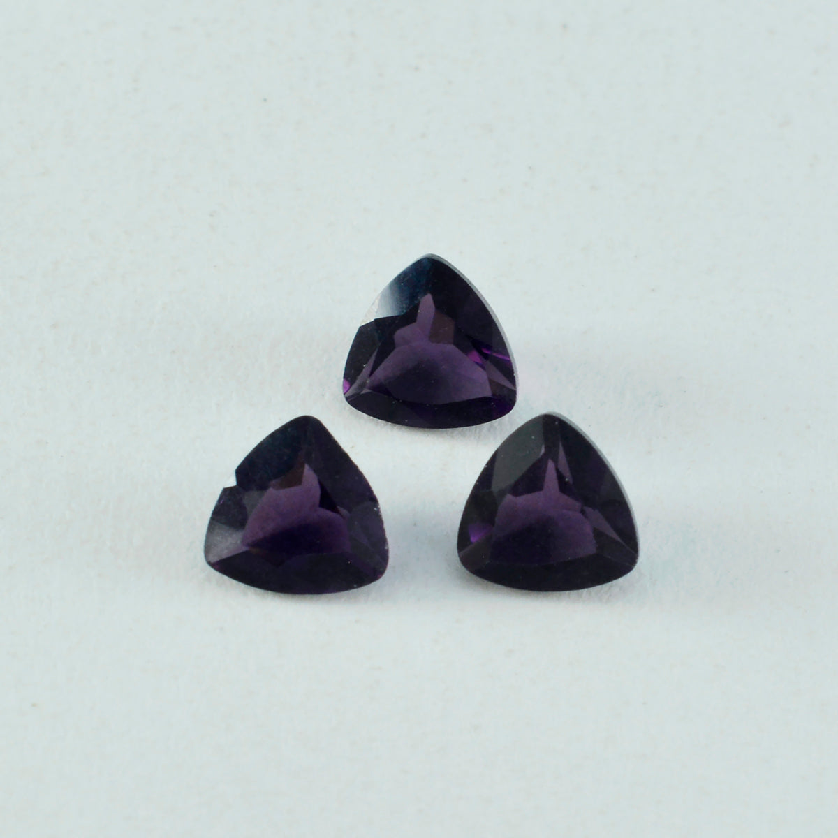 Riyogems 1 pièce d'améthyste violette cz à facettes 12x12mm en forme de trillion, pierre précieuse de belle qualité