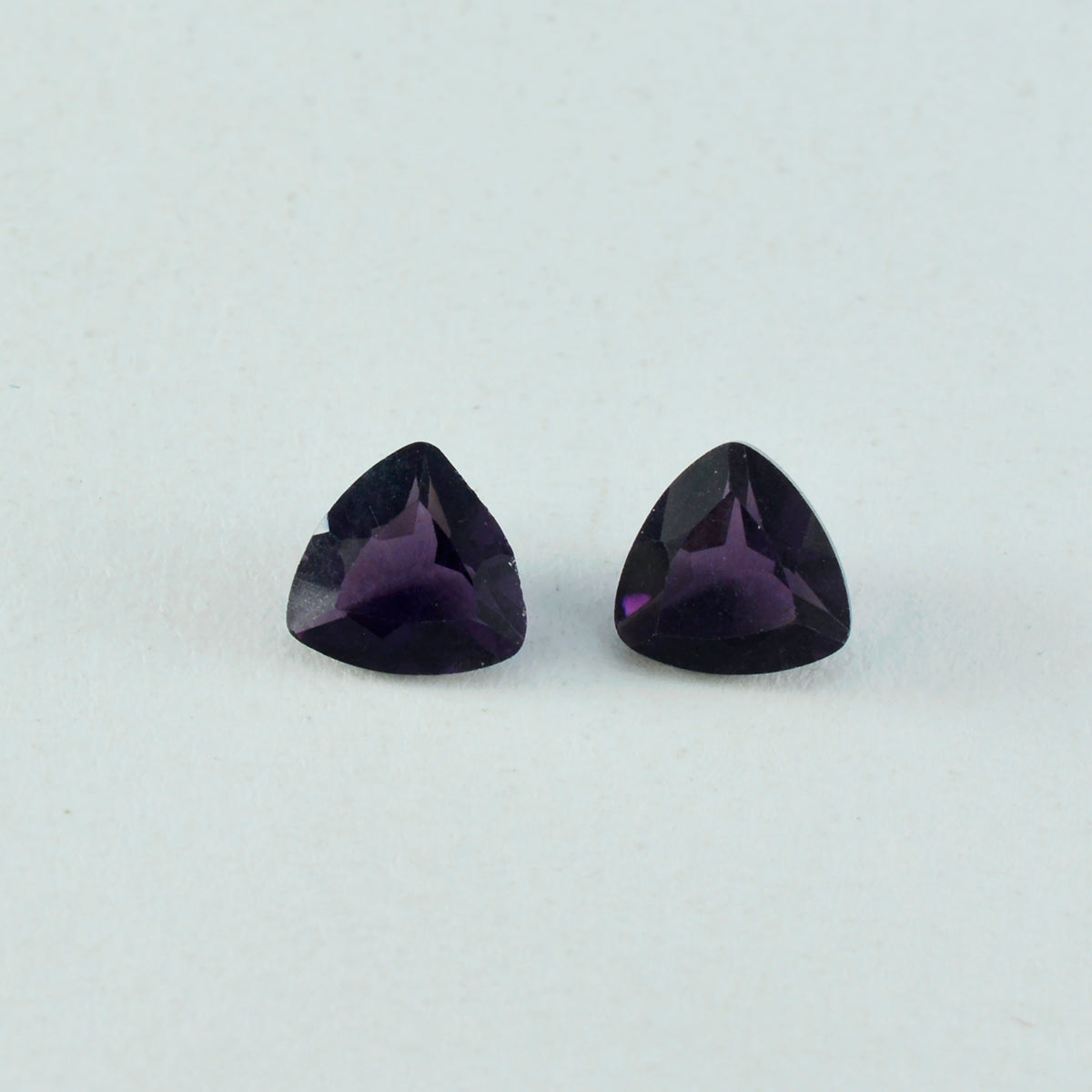 Riyogems 1 pièce d'améthyste violette cz à facettes 13x13mm en forme de trillion, belle qualité, pierre précieuse en vrac