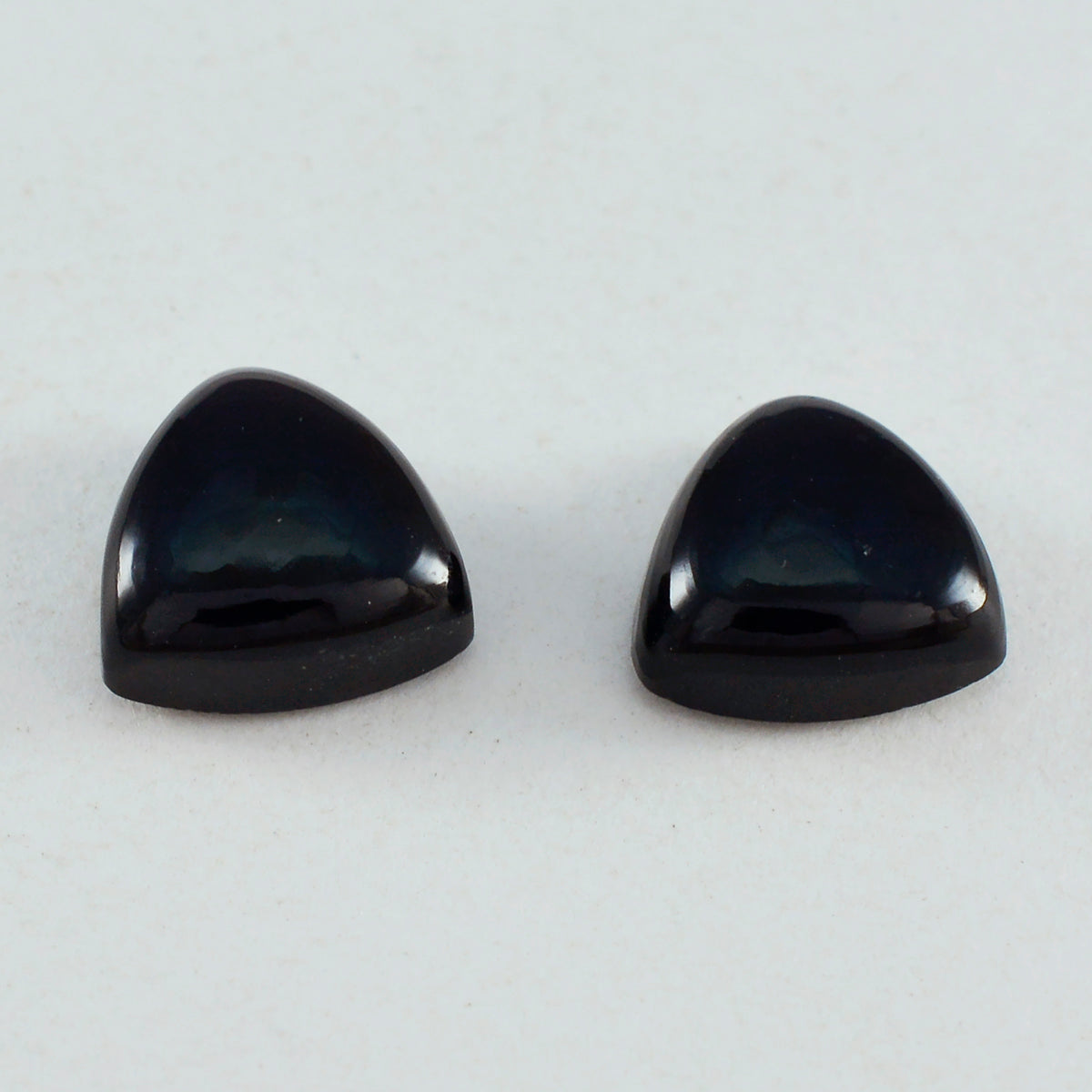 Riyogems 1 cabujón de ónix negro, 0.551 x 0.551 in, forma de trillón, hermosa calidad, piedra preciosa suelta