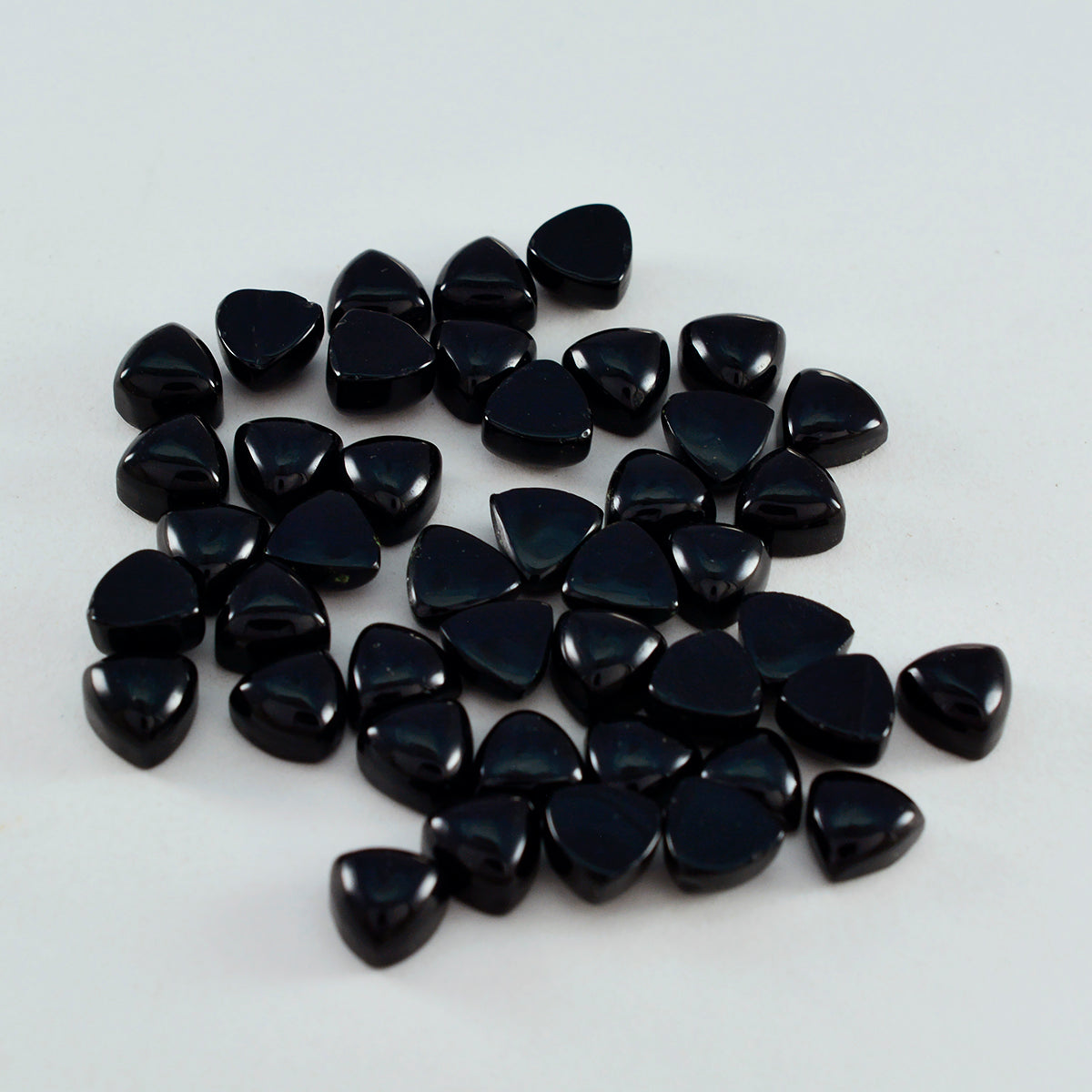 Riyogems 1 Stück schwarzer Onyx-Cabochon, 4 x 4 mm, Billionenform, erstaunliche Qualität, lose Edelsteine