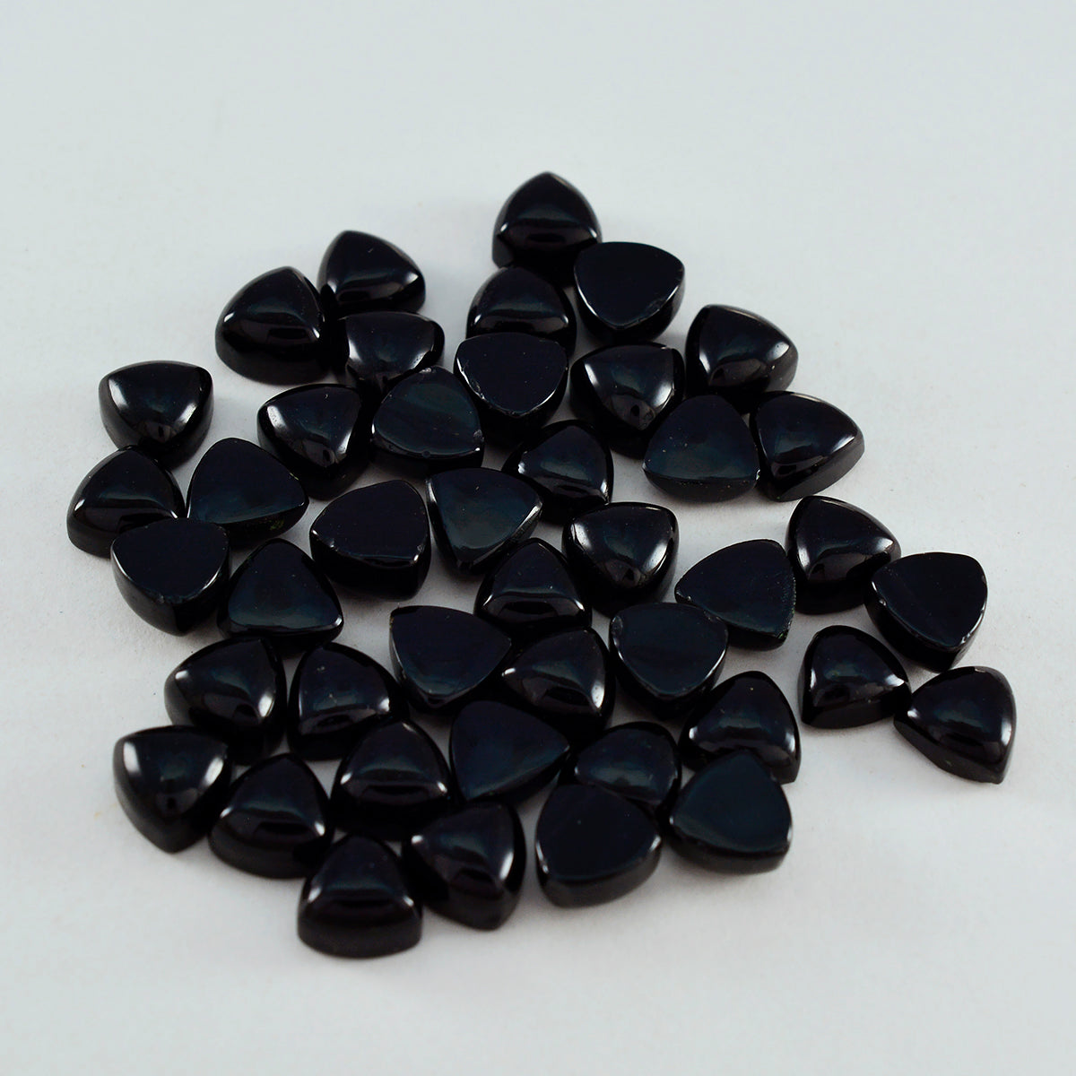 Riyogems 1 cabujón de ónix negro, 0.236 x 0.236 in, forma de billón, una piedra preciosa suelta de calidad