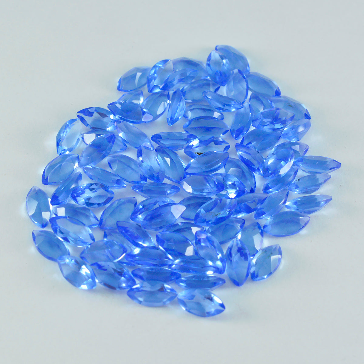 Riyogems 1pc saphir bleu cz facettes 2x4mm forme marquise qualité surprenante gemme en vrac