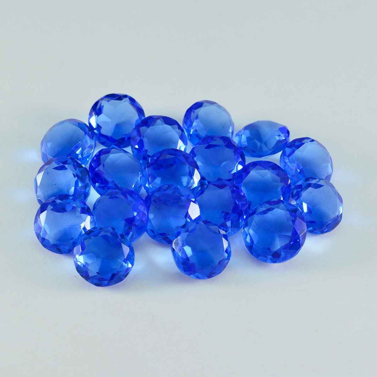 riyogems 1pc ブルー サファイア CZ ファセット 7x7 mm ラウンド形状の素晴らしい品質のルース宝石