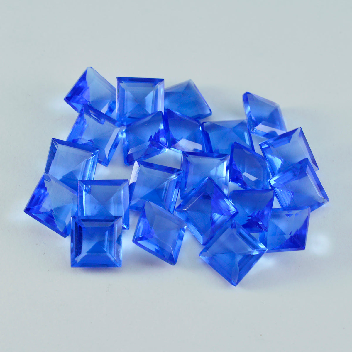 Riyogems 1pc saphir bleu cz facettes 10x10mm forme carrée belle qualité gemme en vrac