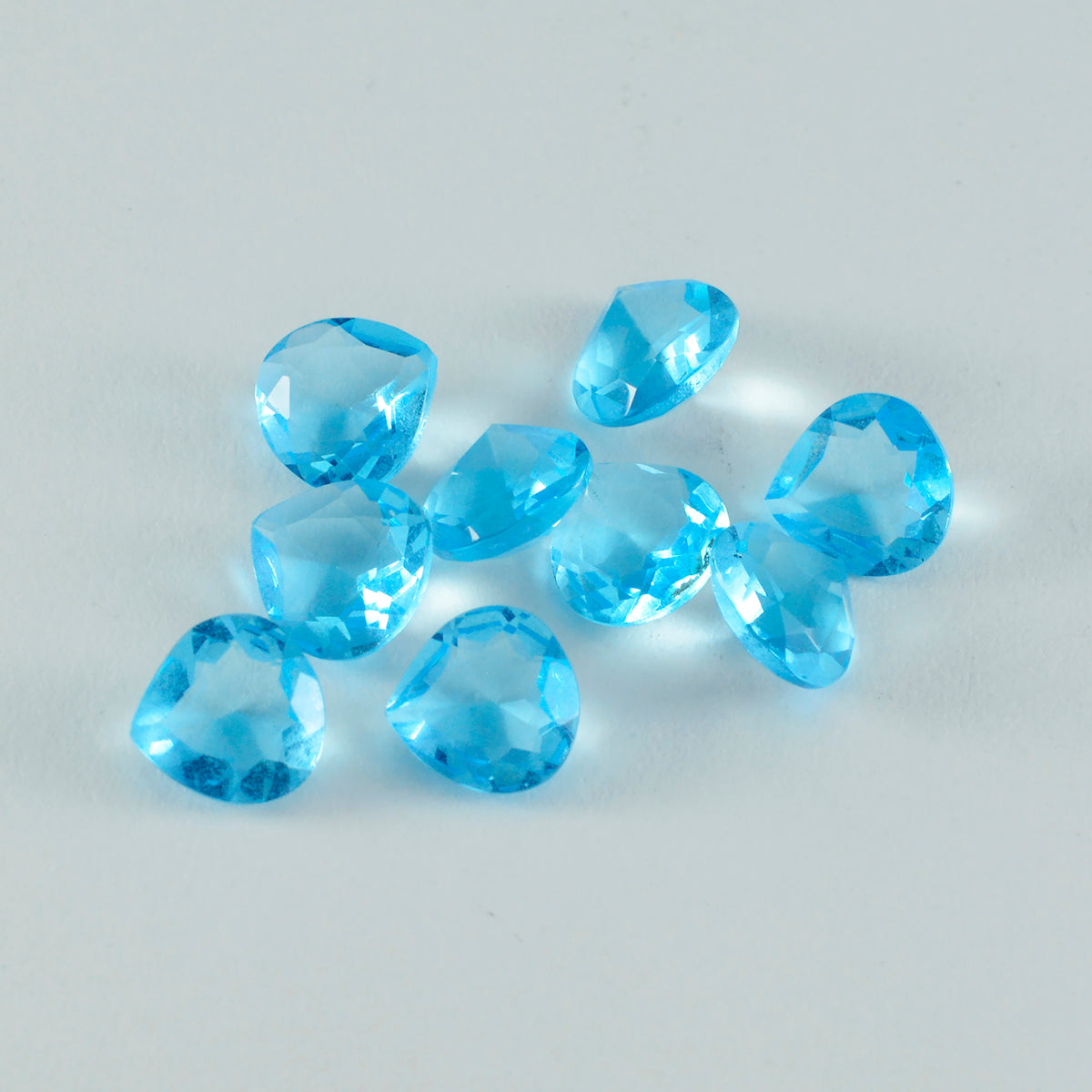 riyogems 1 st blå topas cz fasetterad 4x4 mm hjärtform snygga kvalitetsädelstenar