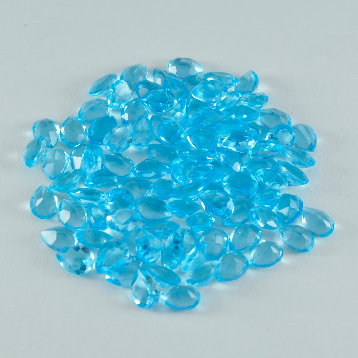 Riyogems 1pc topaze bleue cz facettes 3x5mm forme de poire pierres précieuses d'excellente qualité
