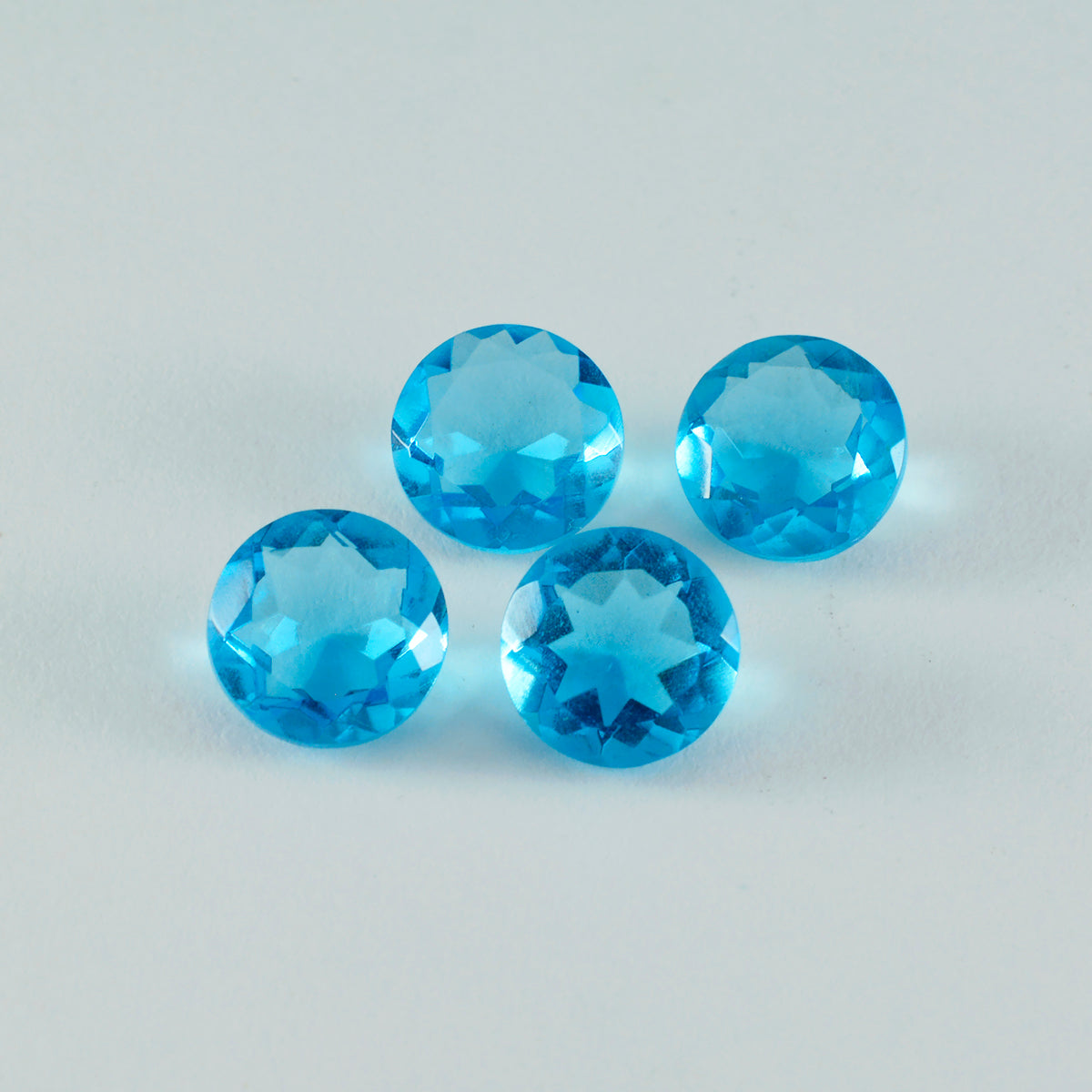 Riyogems 1PC Blue Topaz CZ gefacetteerd 11x11 mm ronde vorm AAA-kwaliteit steen