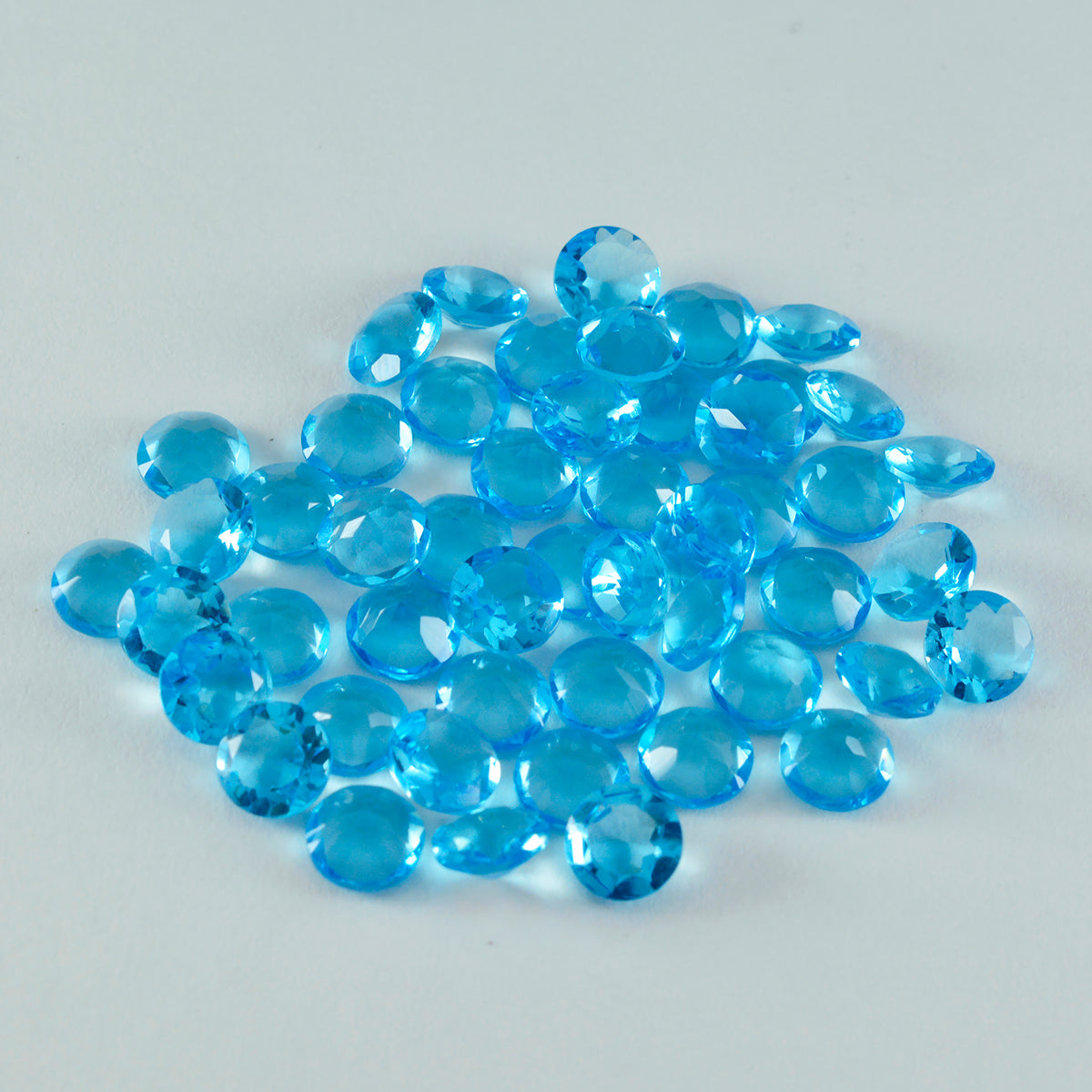 riyogems 1 st blå topas cz facetterad 4x4 mm rund form superb kvalitet ädelsten
