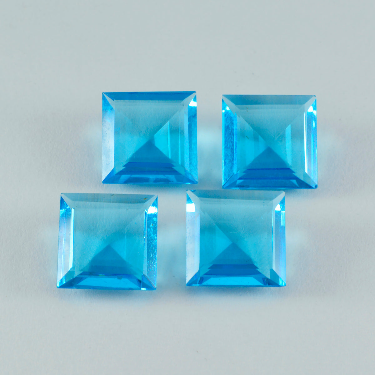 Riyogems 1PC Blue Topaz CZ gefacetteerd 15x15 mm vierkante vorm knappe kwaliteitssteen