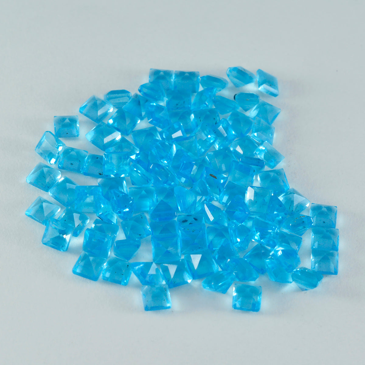 Riyogems 1 Stück blauer Topas, CZ, facettiert, 4 x 4 mm, quadratische Form, schöne Qualität, loser Edelstein