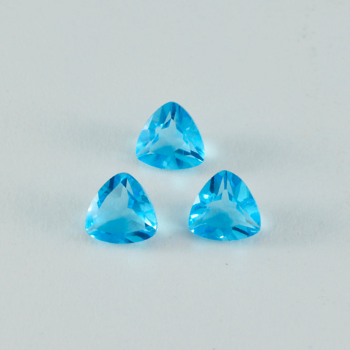 Riyogems 1 Stück blauer Topas, CZ, facettiert, 10 x 10 mm, Billionenform, tolle Qualitätsedelsteine