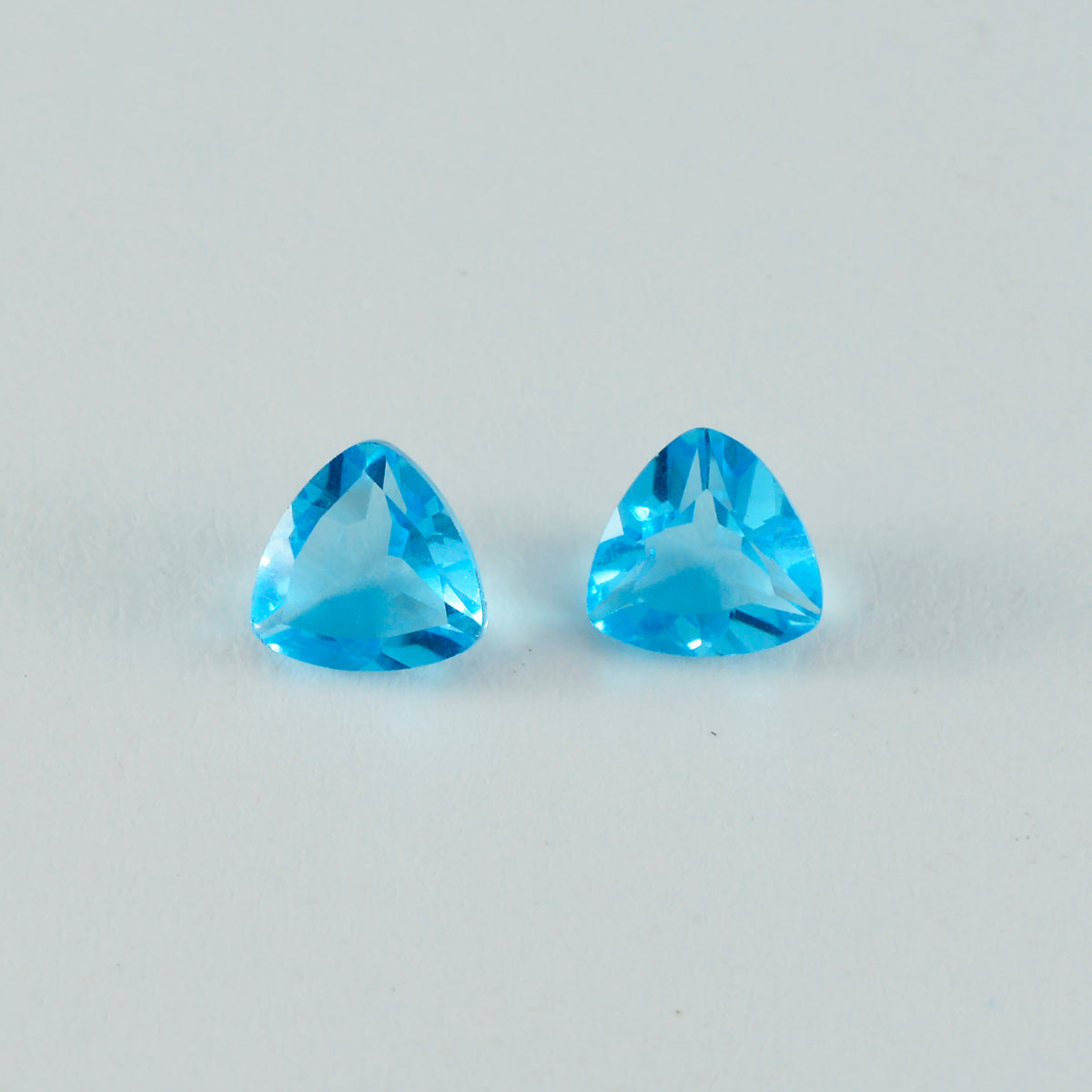Riyogems 1 pieza de topacio azul CZ facetado 12x12 mm forma de billón piedra preciosa de calidad increíble