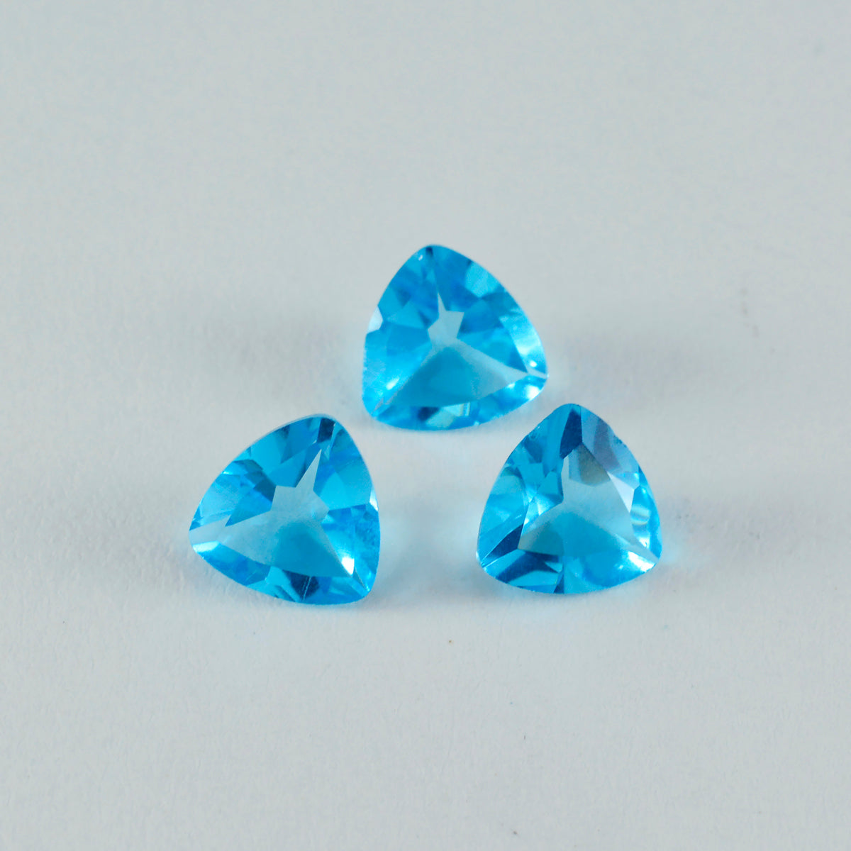 Riyogems 1pc topaze bleue cz facettes 14x14mm forme trillion une qualité pierres précieuses en vrac