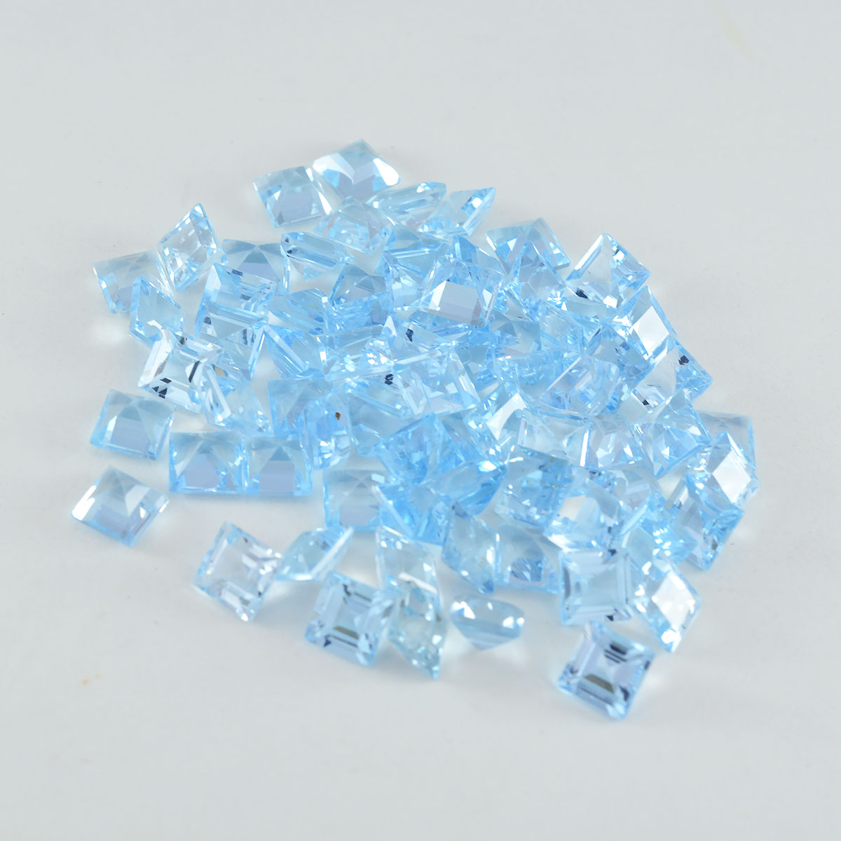 Riyogems 1PC echte blauwe topaas gefacetteerd 4x4 mm vierkante vorm A1 kwaliteit edelsteen