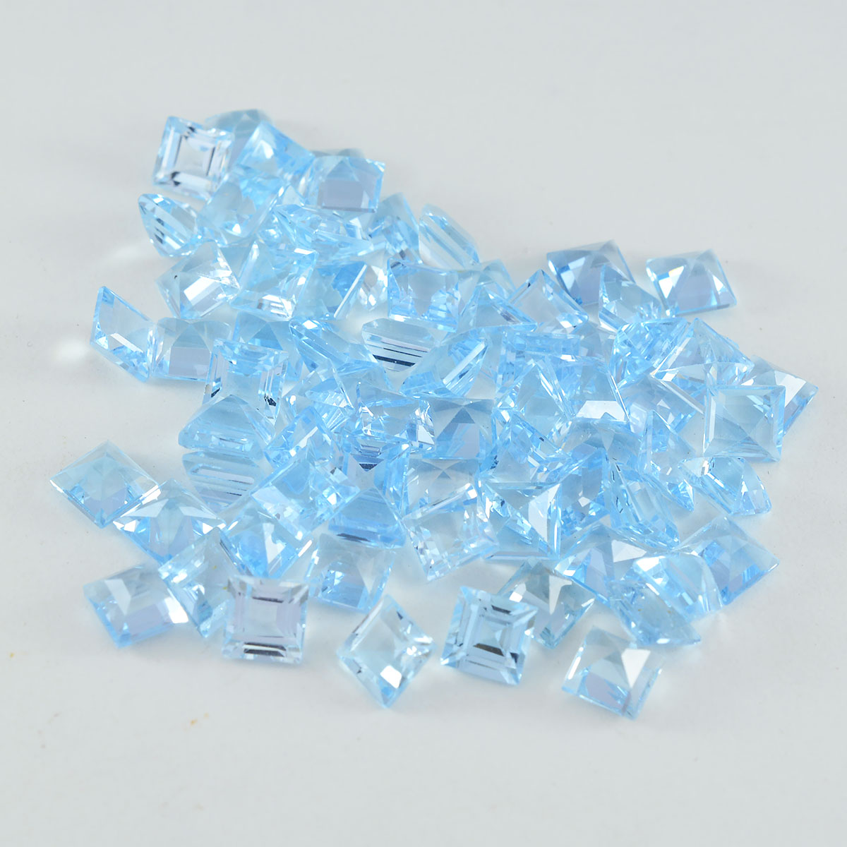 riyogems 1pc ナチュラル ブルー トパーズ ファセット 5x5 mm 正方形の高品質の宝石